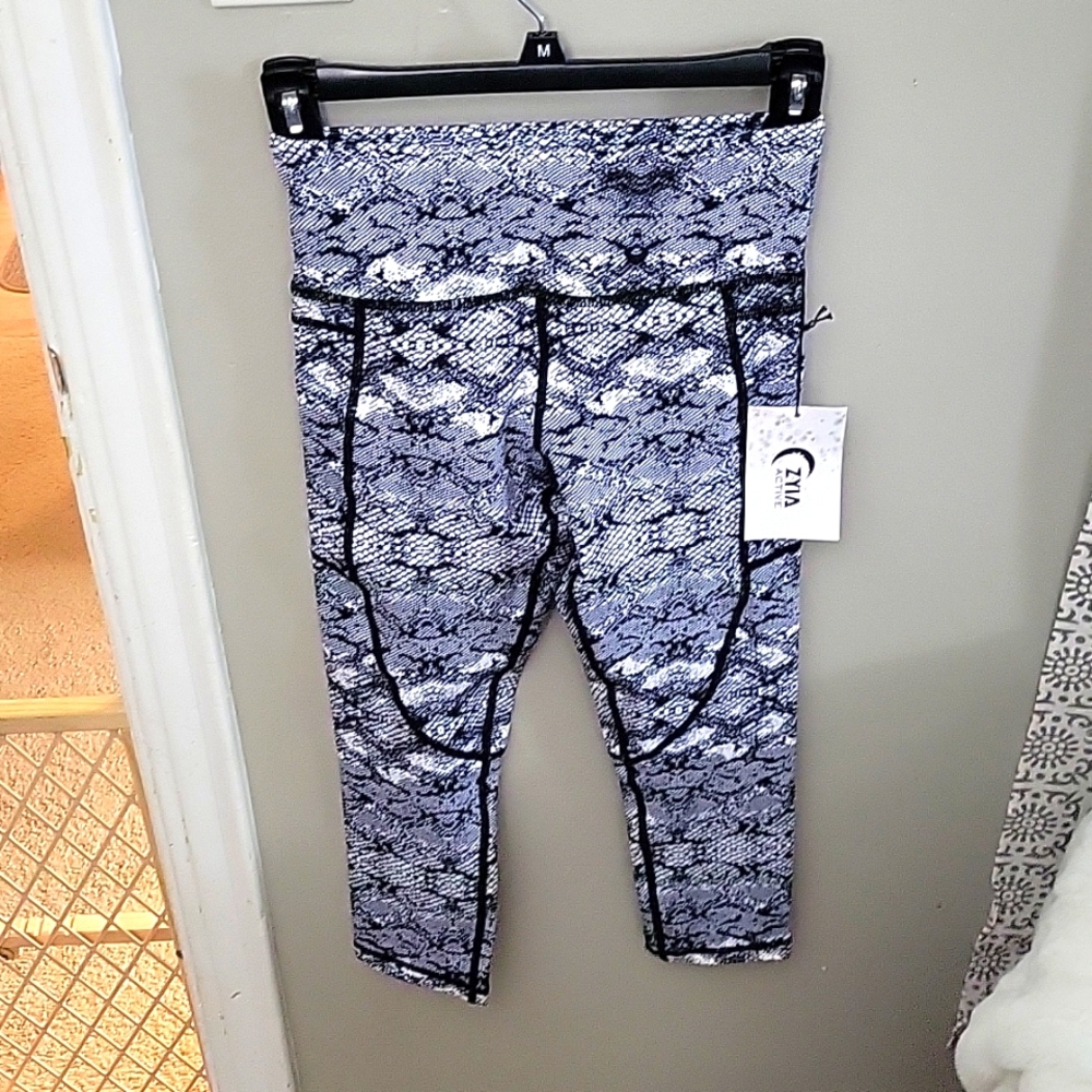 Zyia Cobra Metallic Light n Tight Pocket Capris